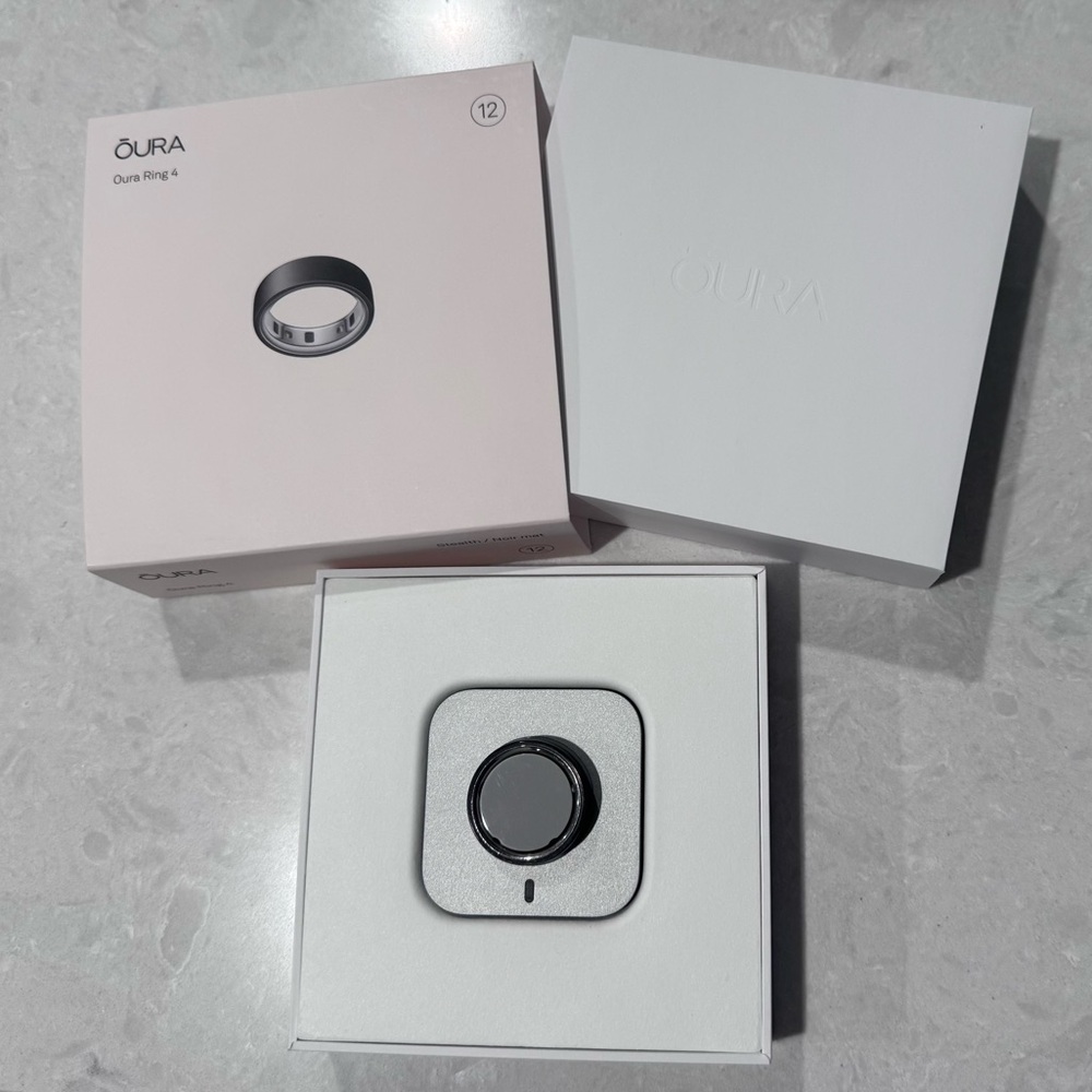 Oura Ring Gen 4 in Stealth size 12